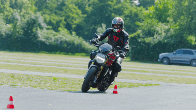 Ducati Monster 1200S-Dortmund-Fahschule-Clemens